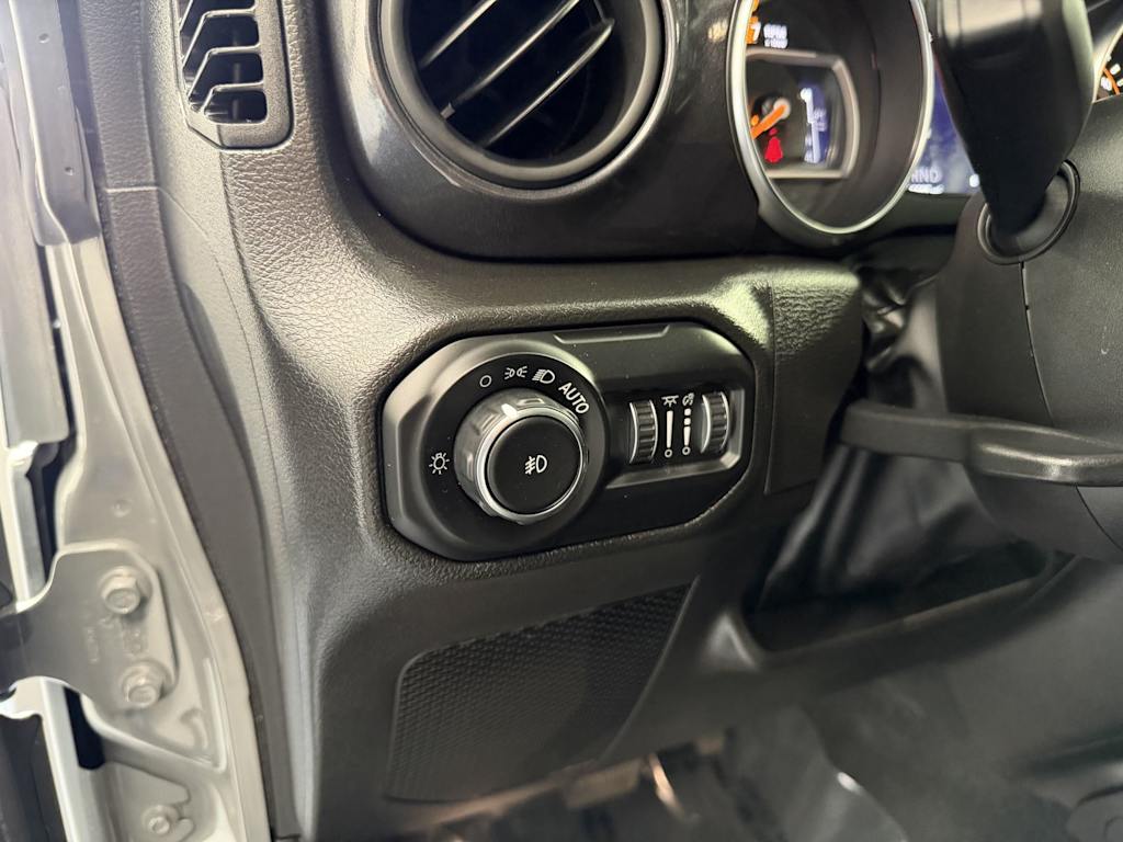 Thumbnail: 2022 Jeep Wrangler - 19