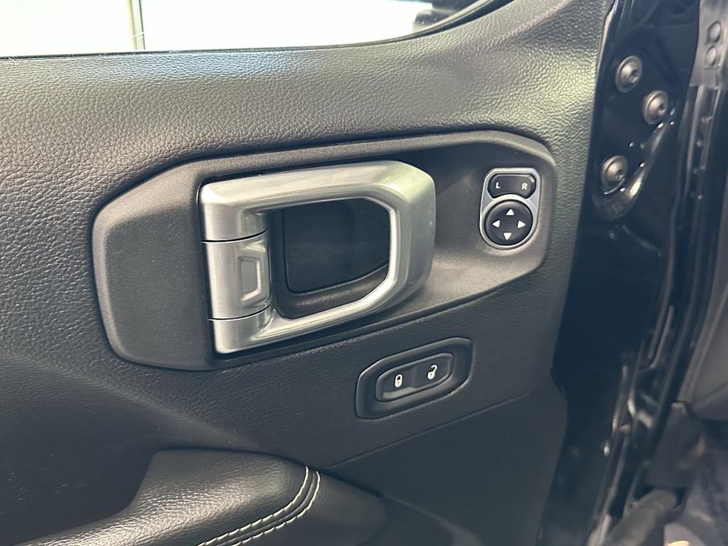 Thumbnail: 2022 Jeep Wrangler - 19