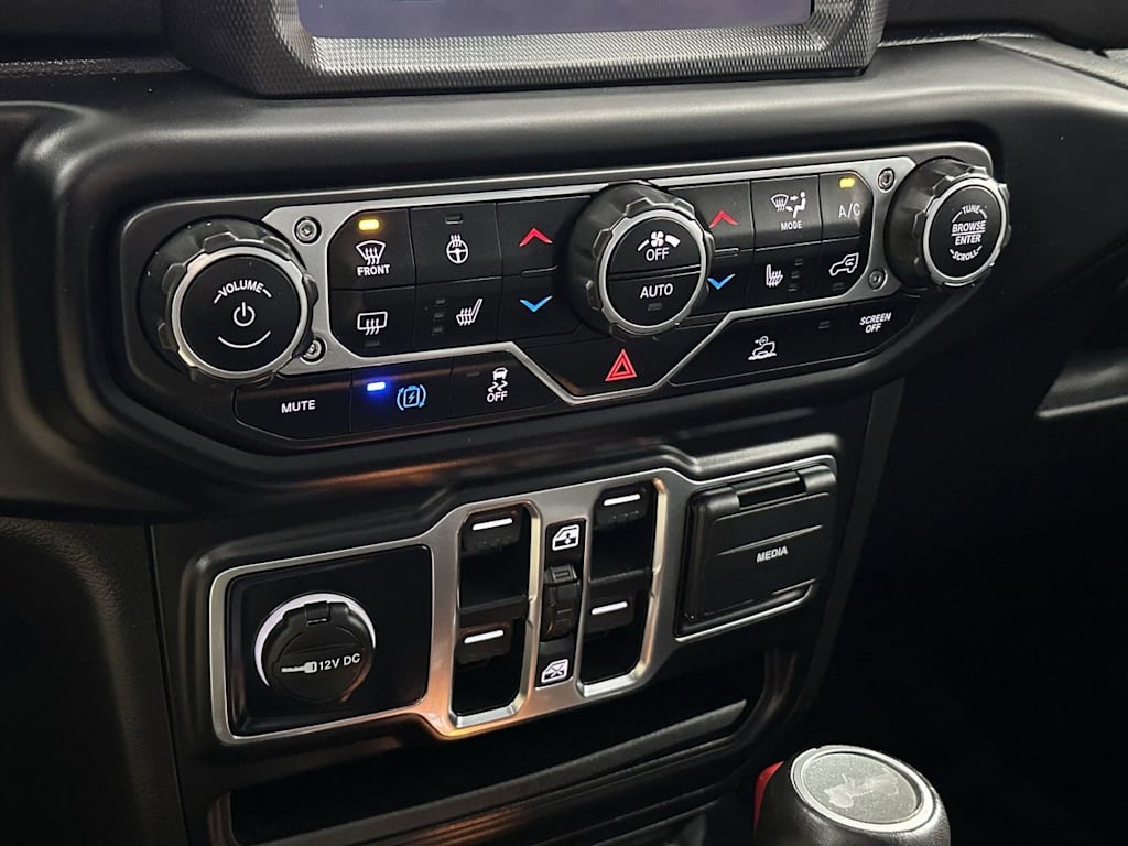 Thumbnail: 2022 Jeep Wrangler - 23