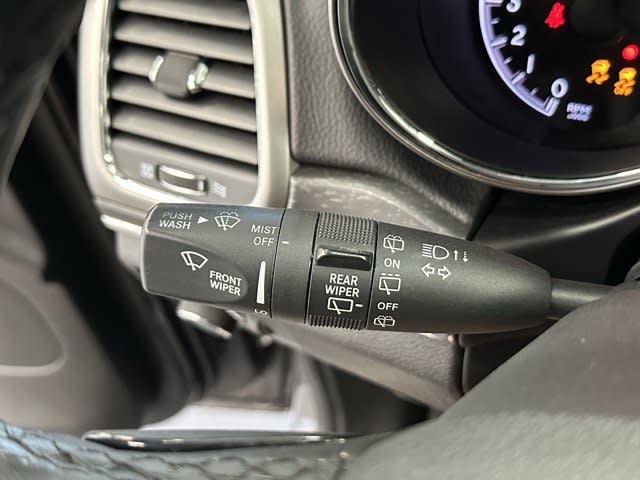 2018 Jeep Grand Cherokee Limited Edition 16