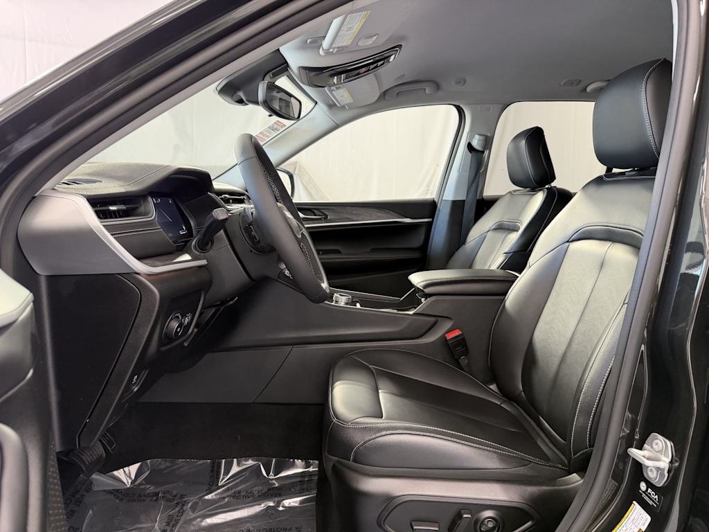 Thumbnail: 2024 Jeep Grand Cherokee - 7