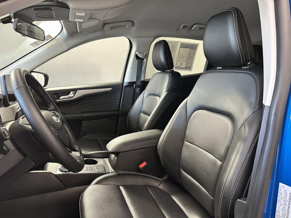 Thumbnail: 2021 Ford Escape - 9