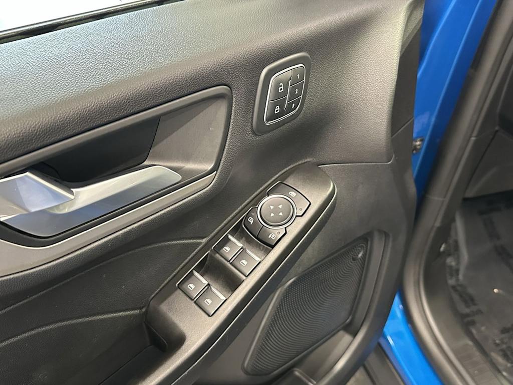 Thumbnail: 2021 Ford Escape - 18