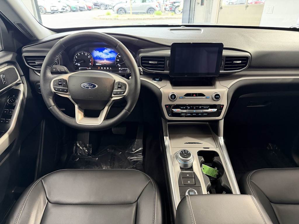 Thumbnail: 2022 Ford Explorer - 8