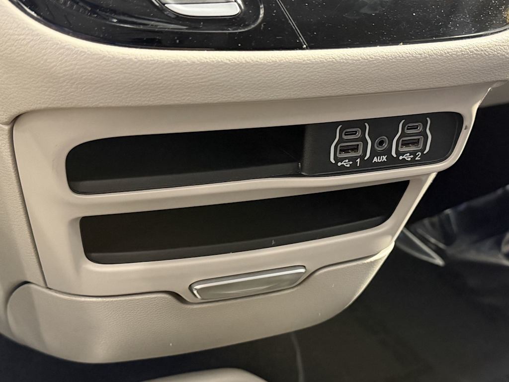 Thumbnail: 2023 Chrysler Pacifica - 22