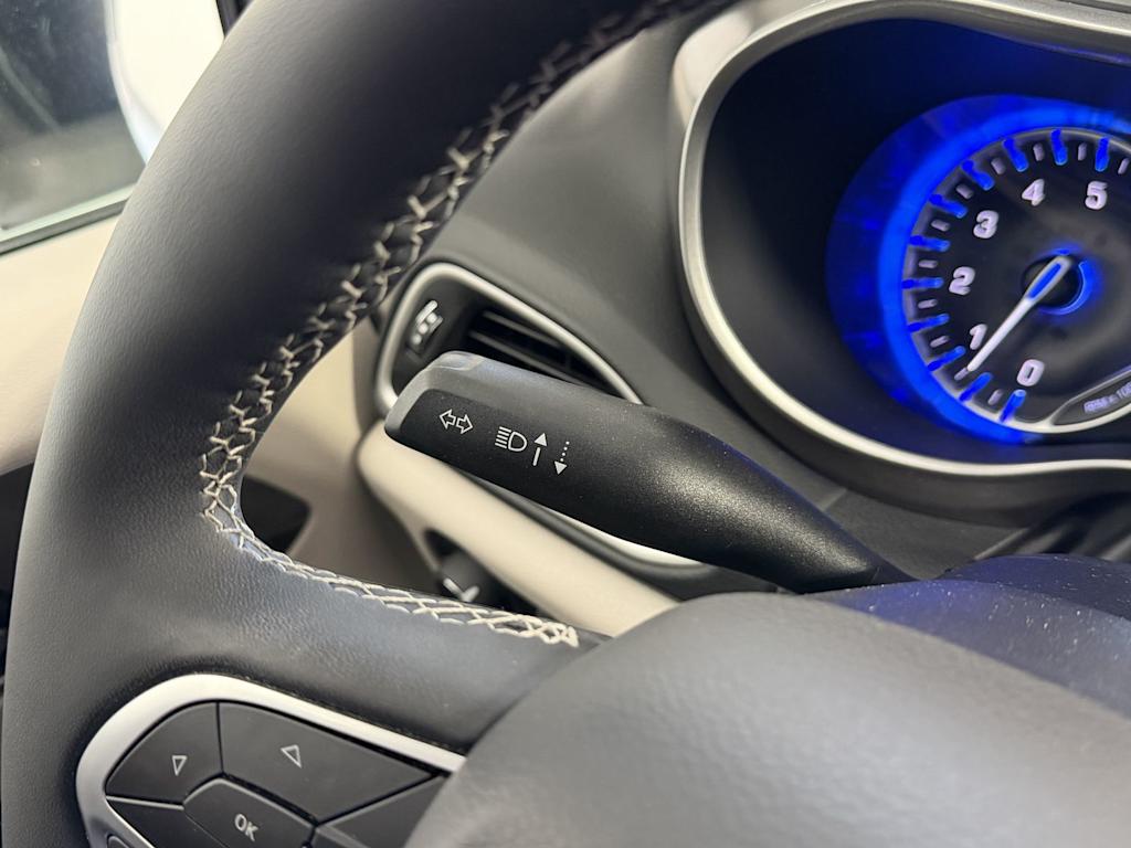 Thumbnail: 2023 Chrysler Pacifica - 12