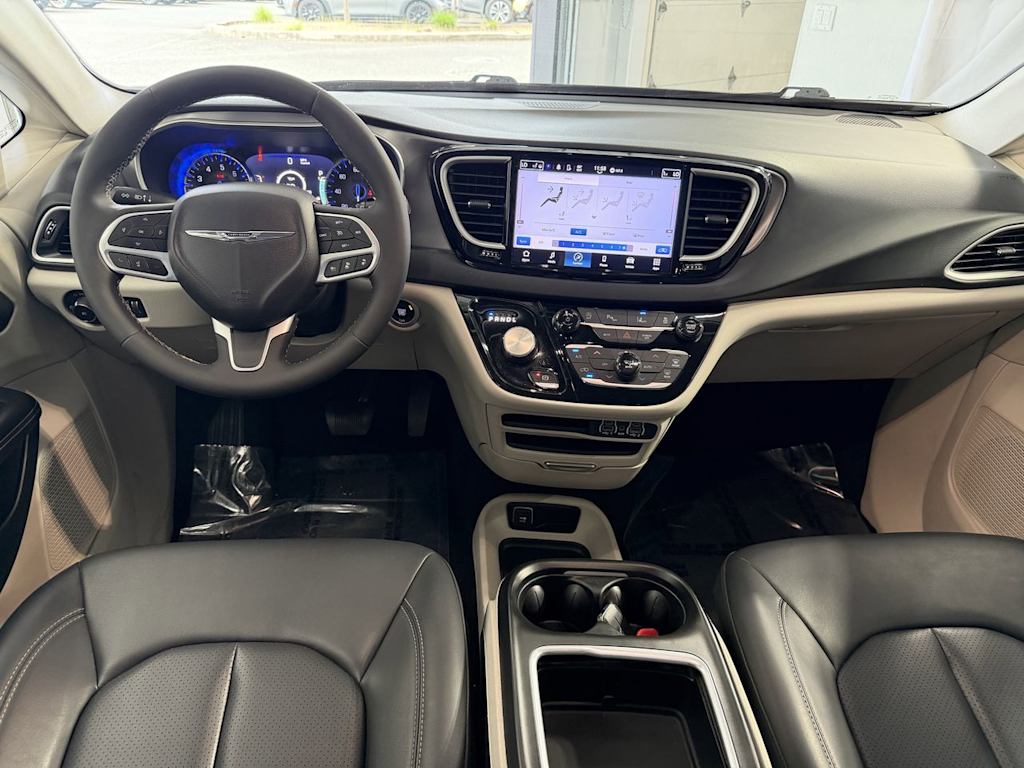 Thumbnail: 2023 Chrysler Pacifica - 7