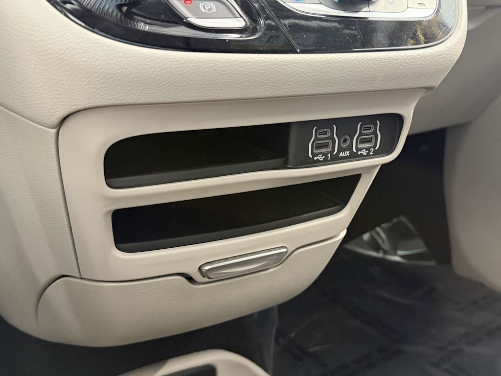 Thumbnail: 2023 Chrysler Pacifica - 24