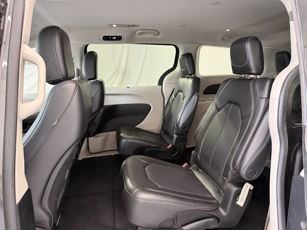 Thumbnail: 2023 Chrysler Pacifica - 9