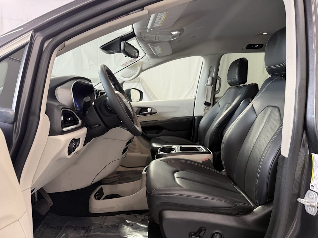 Thumbnail: 2023 Chrysler Pacifica - 8