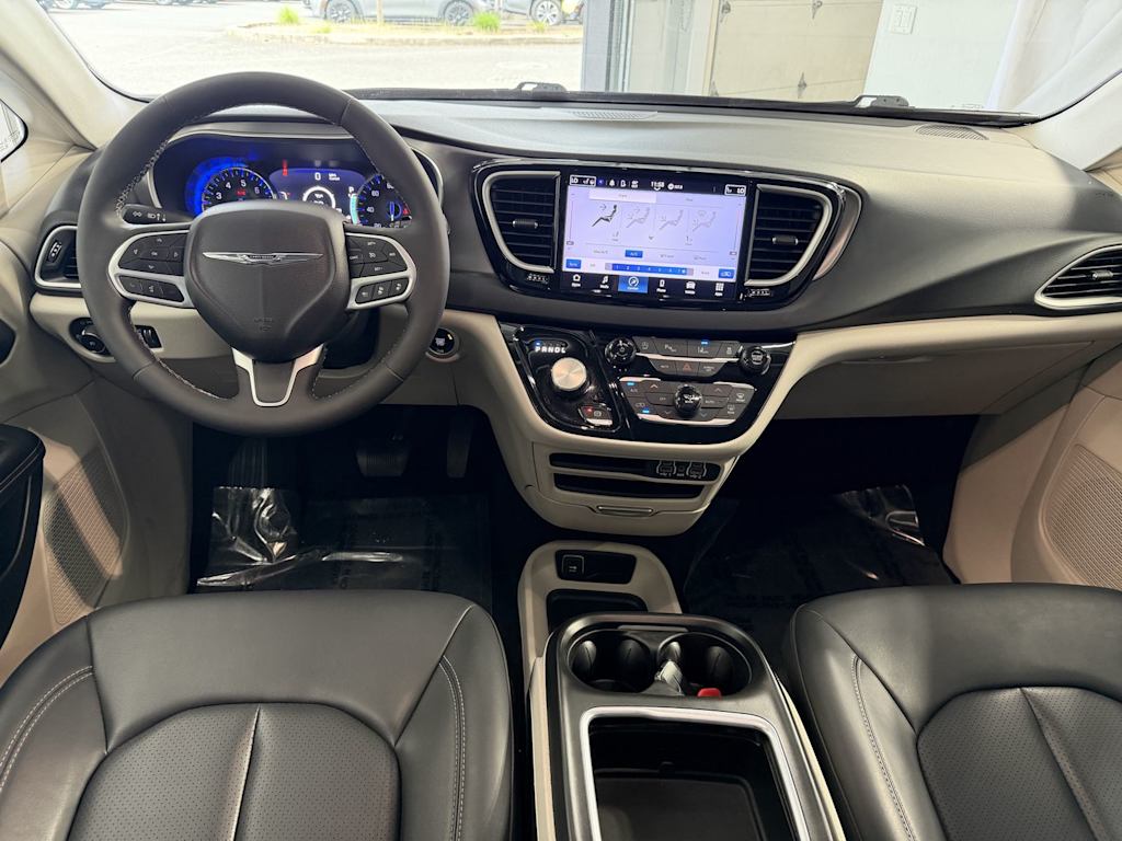 Thumbnail: 2023 Chrysler Pacifica - 7