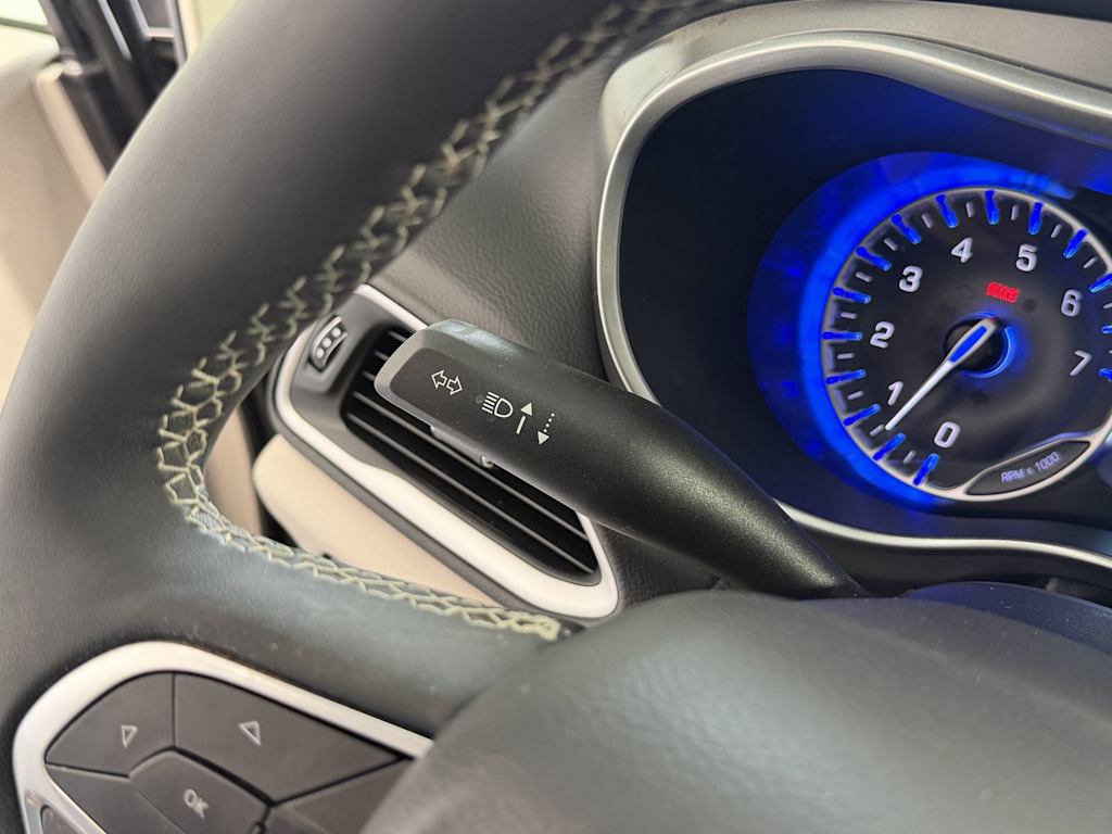 Thumbnail: 2023 Chrysler Pacifica - 12