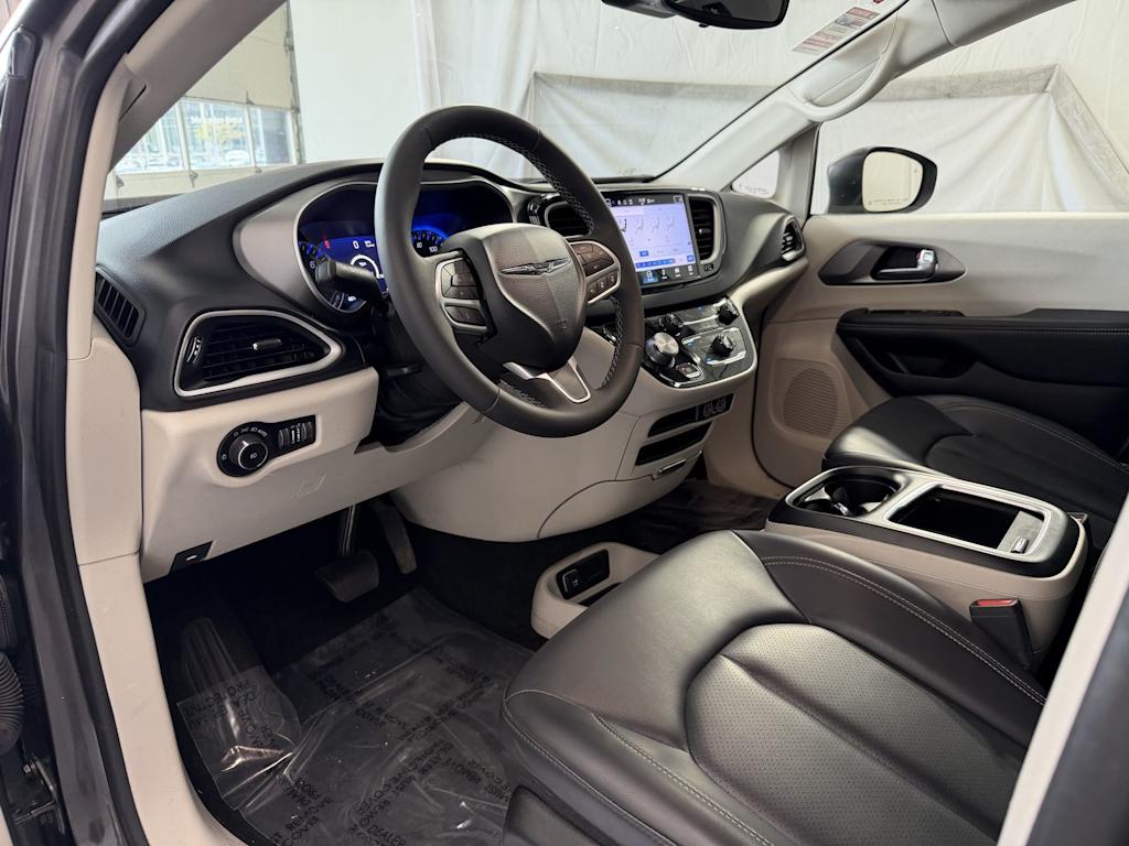 Thumbnail: 2023 Chrysler Pacifica - 2