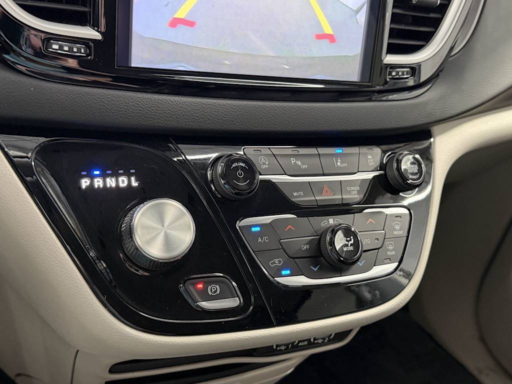 Thumbnail: 2023 Chrysler Pacifica - 23