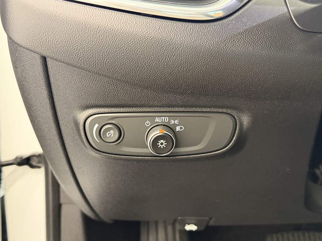 Thumbnail: 2019 Chevrolet Equinox - 21