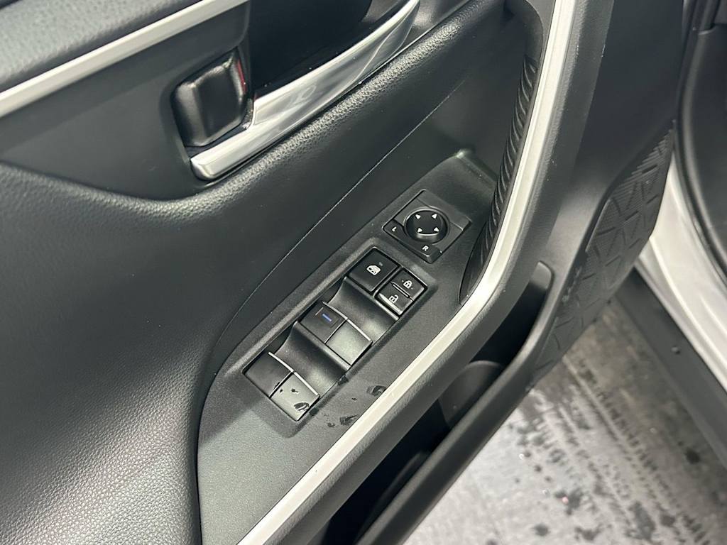 Thumbnail: 2019 Toyota RAV4 - 17