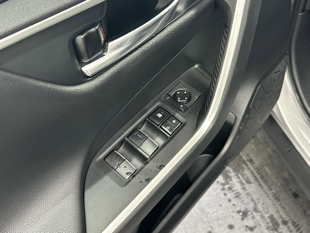 Thumbnail: 2019 Toyota RAV4 - 17