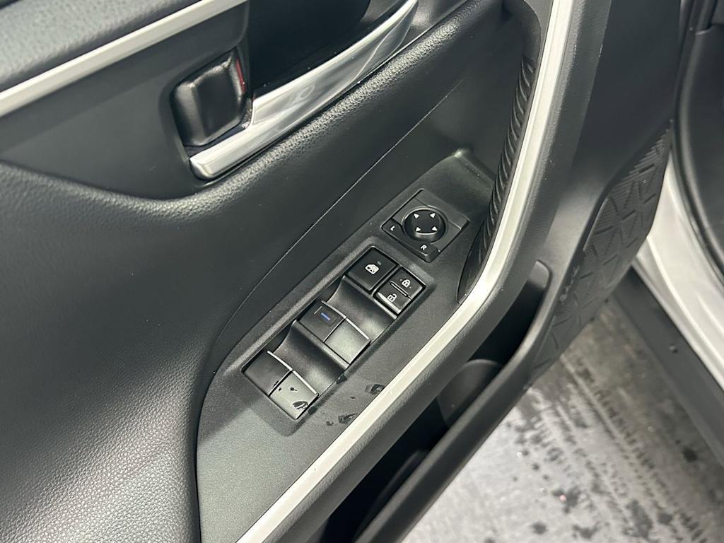 Thumbnail: 2019 Toyota RAV4 - 17