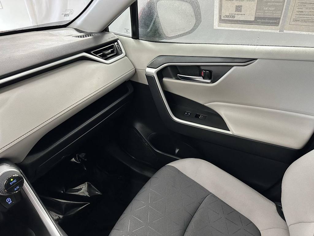 Thumbnail: 2022 Toyota RAV4 - 25