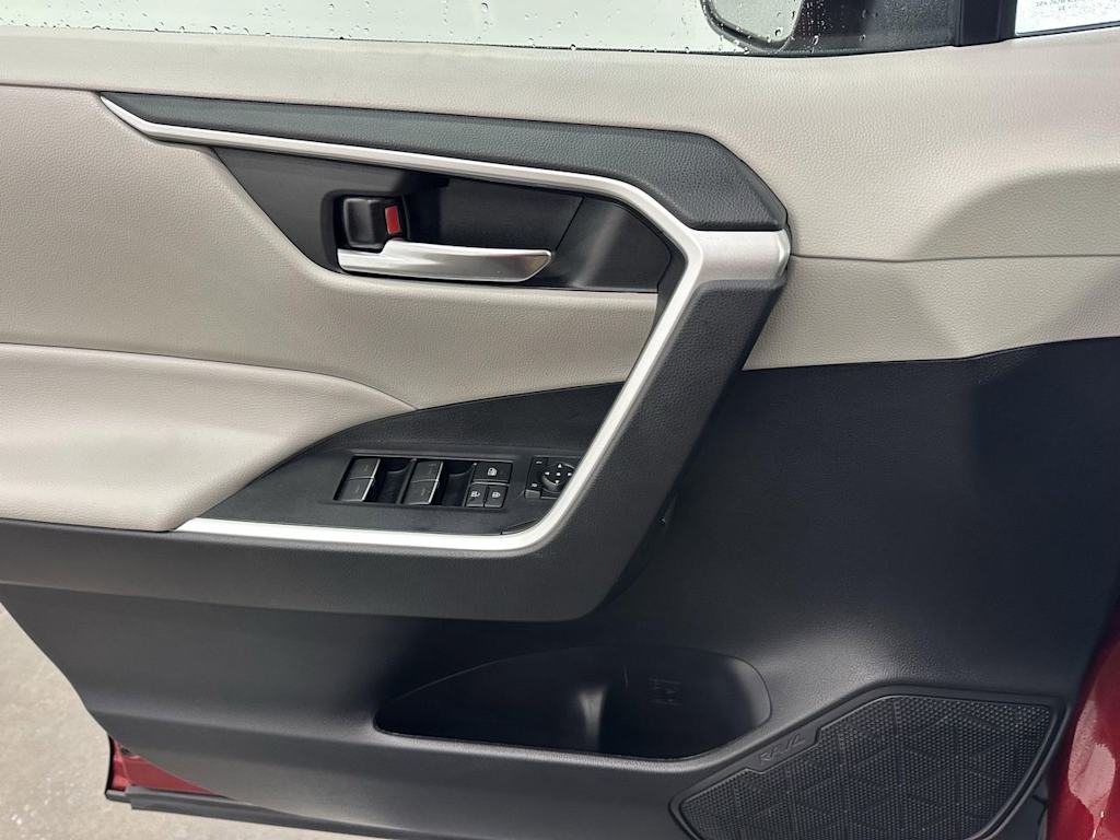 Thumbnail: 2022 Toyota RAV4 - 18