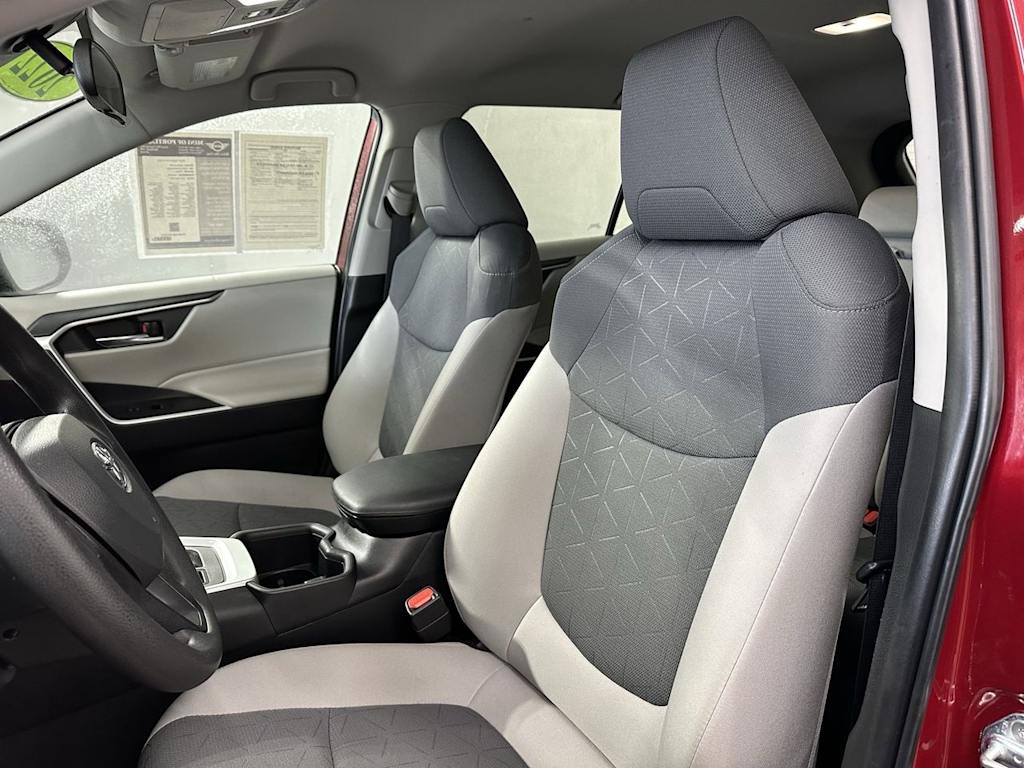 Thumbnail: 2022 Toyota RAV4 - 10