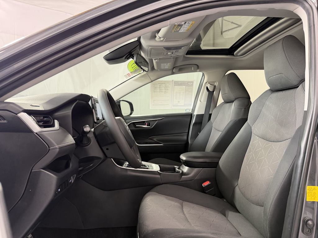 Thumbnail: 2019 Toyota RAV4 - 9