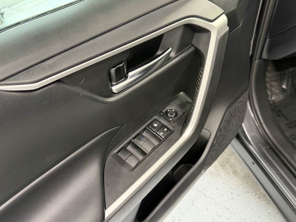 Thumbnail: 2019 Toyota RAV4 - 18