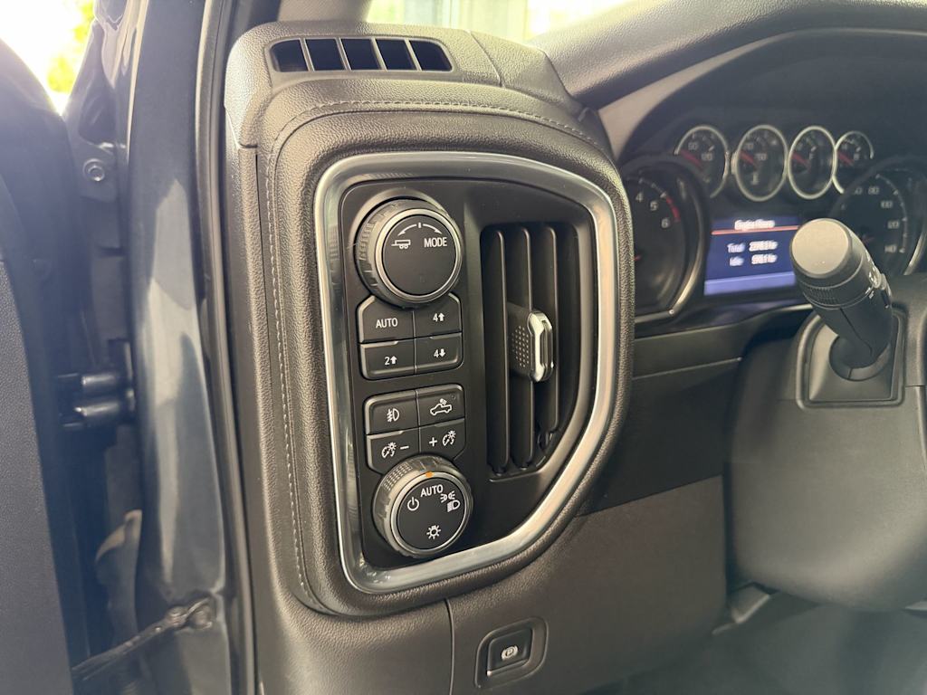 Thumbnail: 2020 Chevrolet Silverado 1500 - 21
