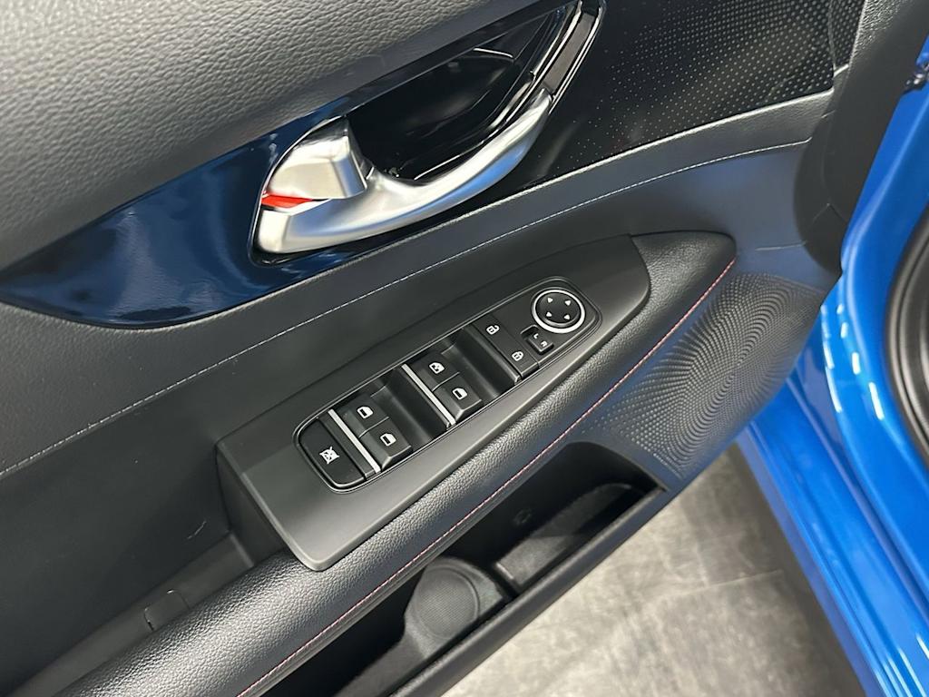 Thumbnail: 2023 Kia Forte - 18