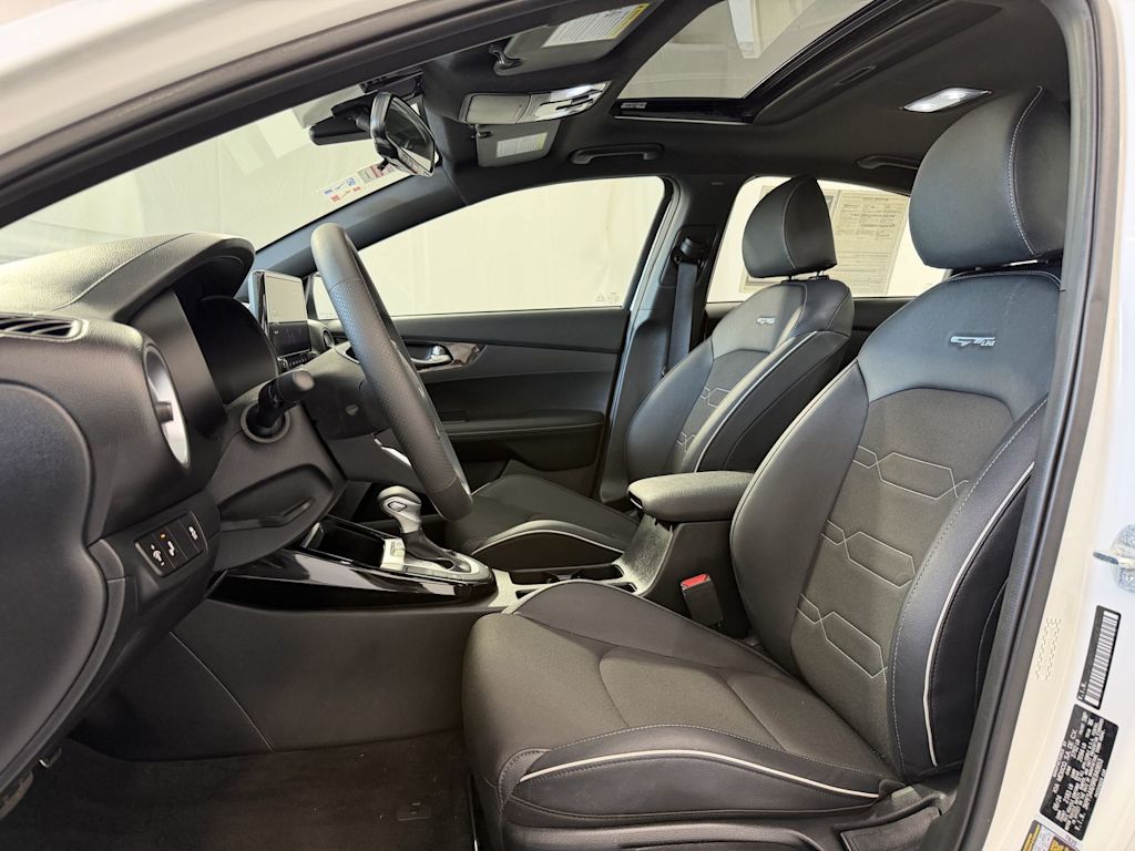 Thumbnail: 2024 Kia Forte - 9