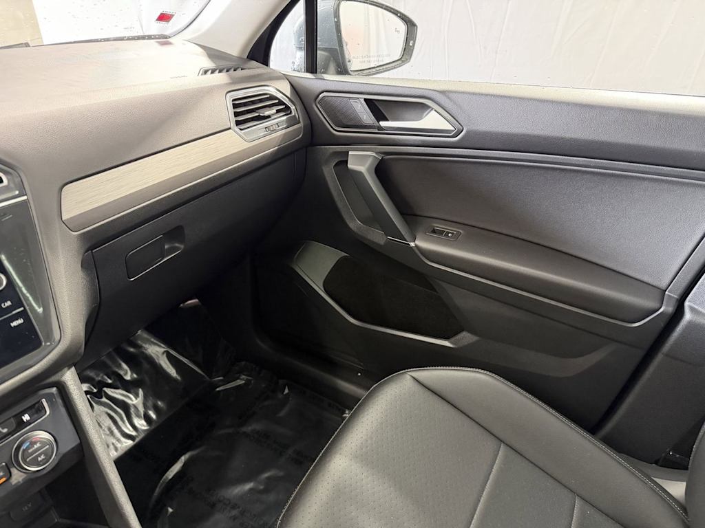 Thumbnail: 2018 Volkswagen Tiguan - 25