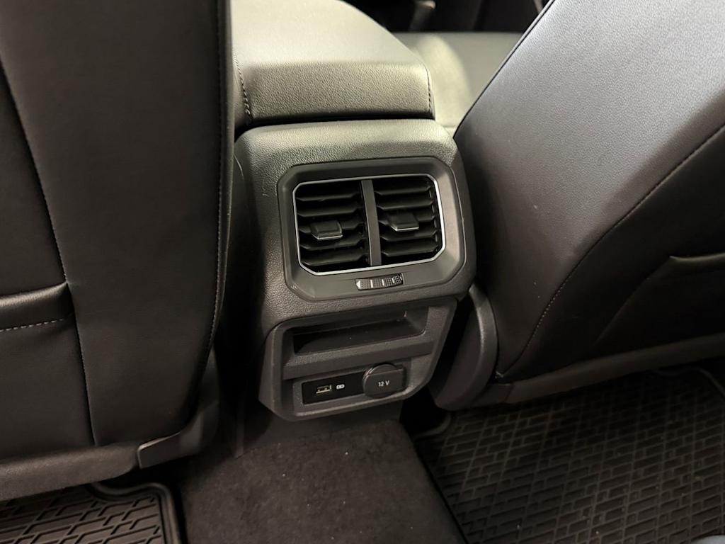 Thumbnail: 2018 Volkswagen Tiguan - 16