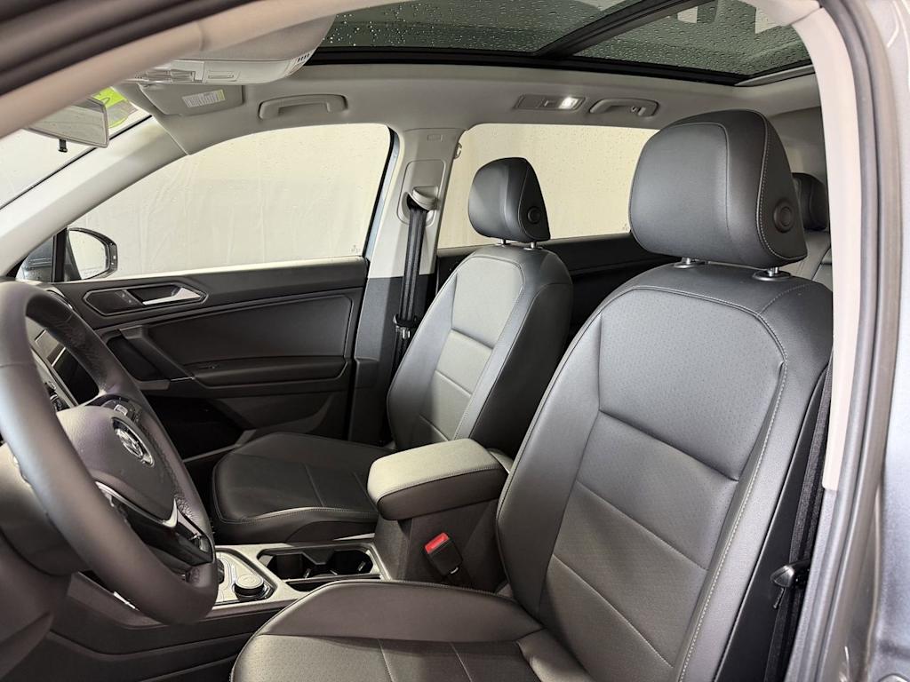 Thumbnail: 2018 Volkswagen Tiguan - 8