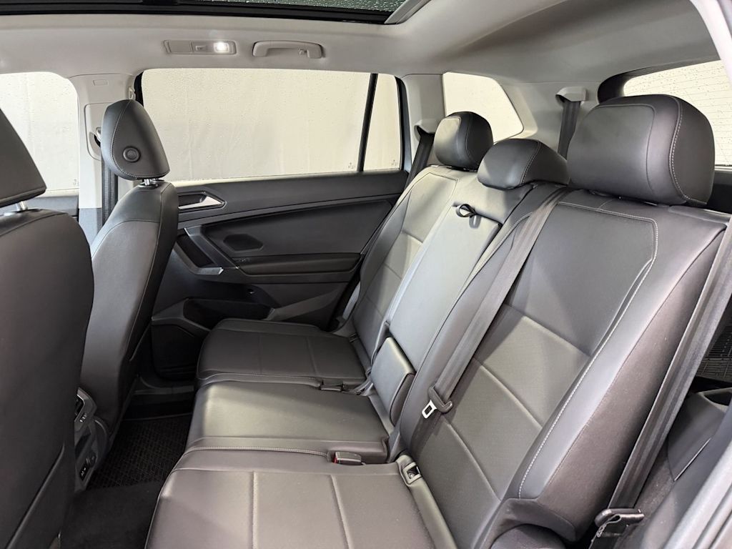 Thumbnail: 2018 Volkswagen Tiguan - 9