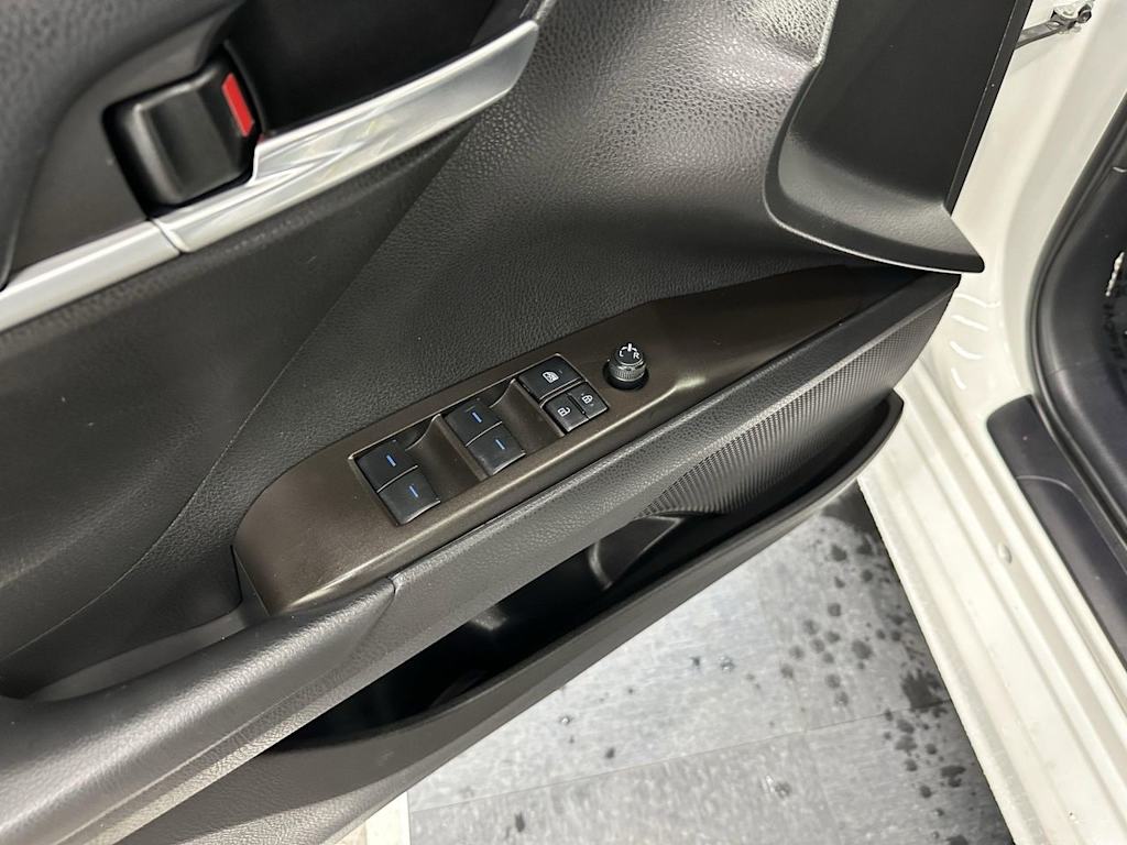 Thumbnail: 2023 Toyota Camry - 17