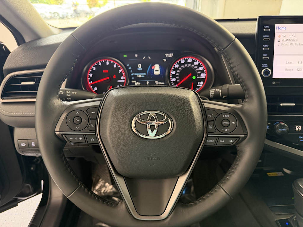 Thumbnail: 2022 Toyota Camry - 11