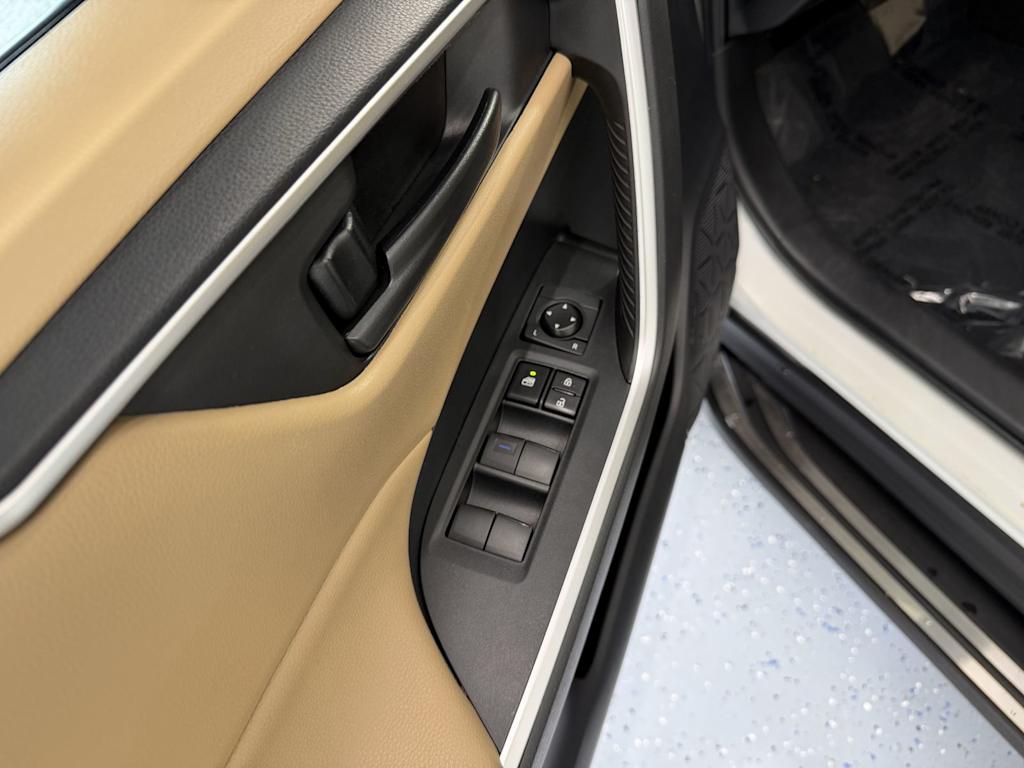Thumbnail: 2022 Toyota RAV4 - 20