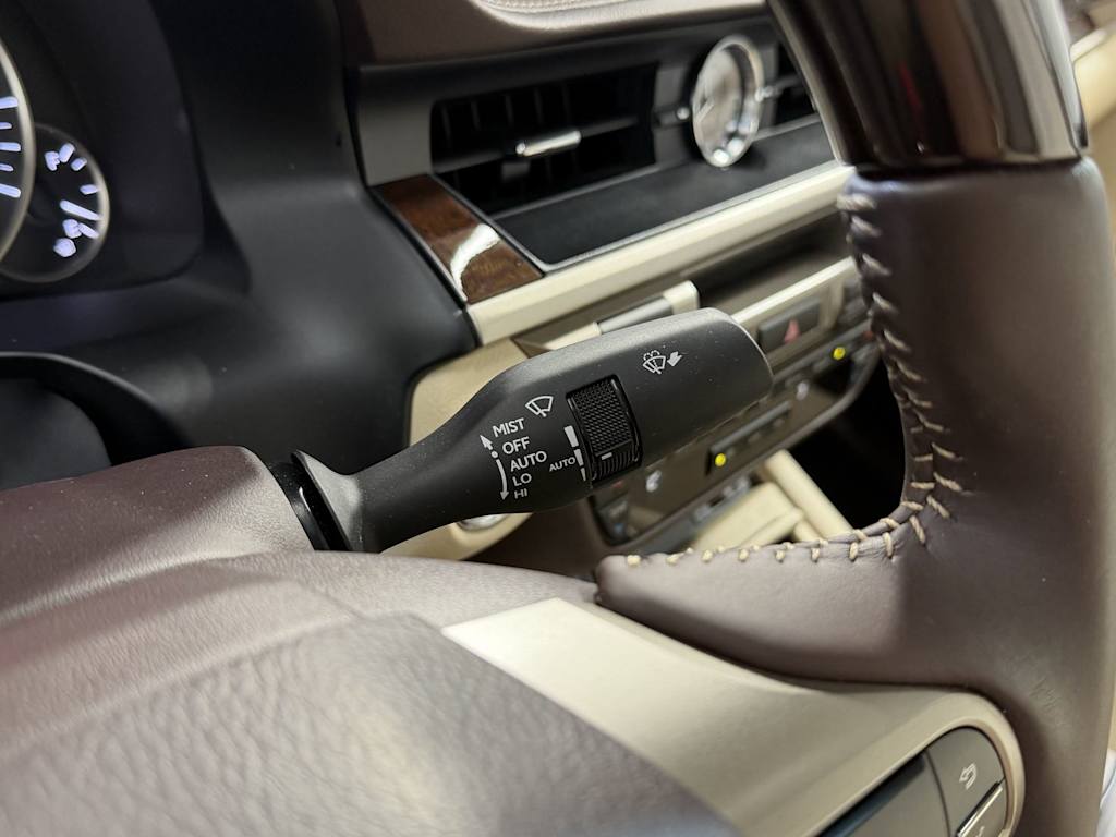 Thumbnail: 2017 Lexus ES - 21