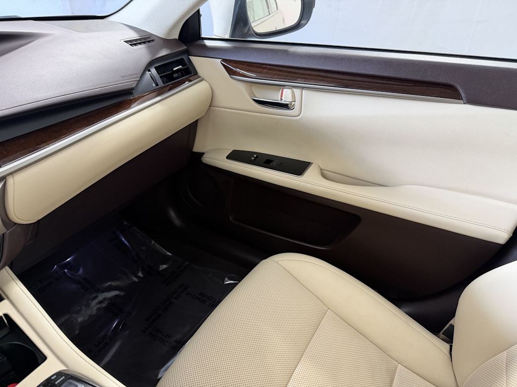 Thumbnail: 2017 Lexus ES - 25