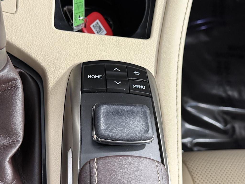 Thumbnail: 2017 Lexus ES - 23