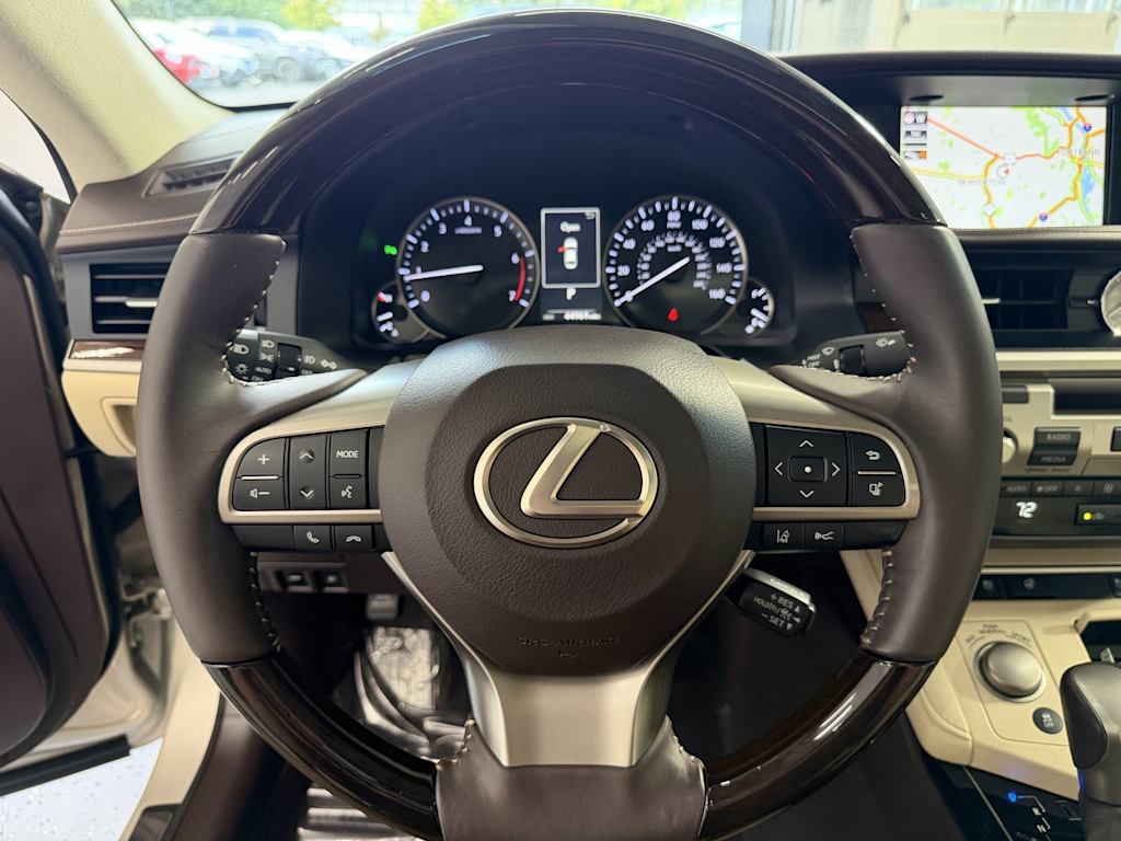 Thumbnail: 2017 Lexus ES - 11