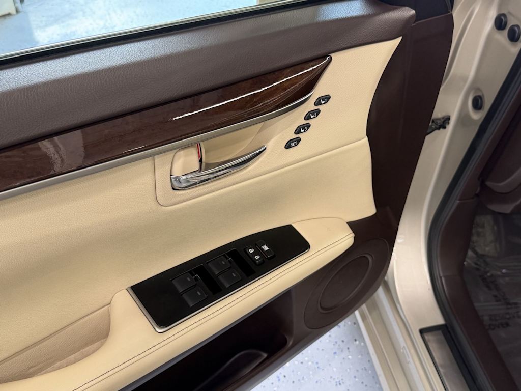 Thumbnail: 2017 Lexus ES - 18