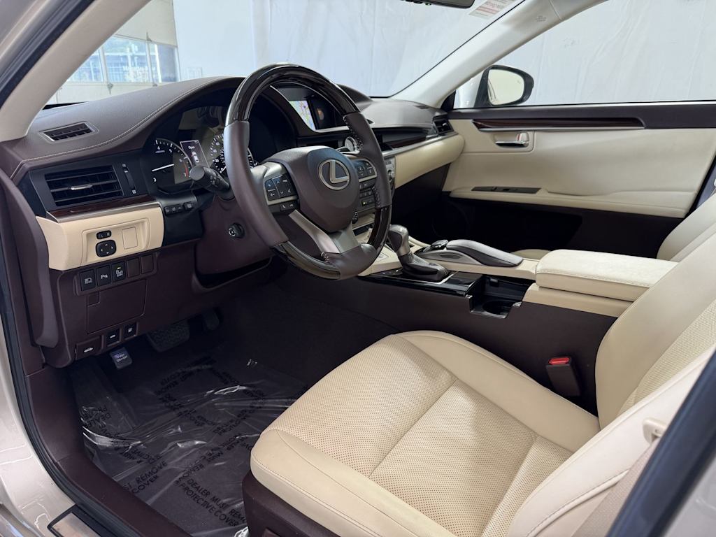 Thumbnail: 2017 Lexus ES - 2