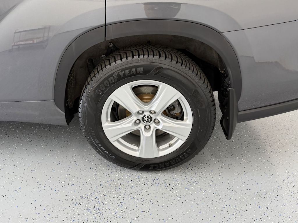Thumbnail: 2023 Toyota Highlander - 7