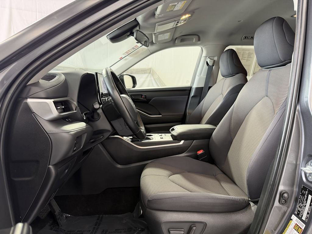 Thumbnail: 2023 Toyota Highlander - 9
