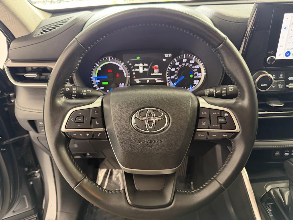 Thumbnail: 2023 Toyota Highlander - 11