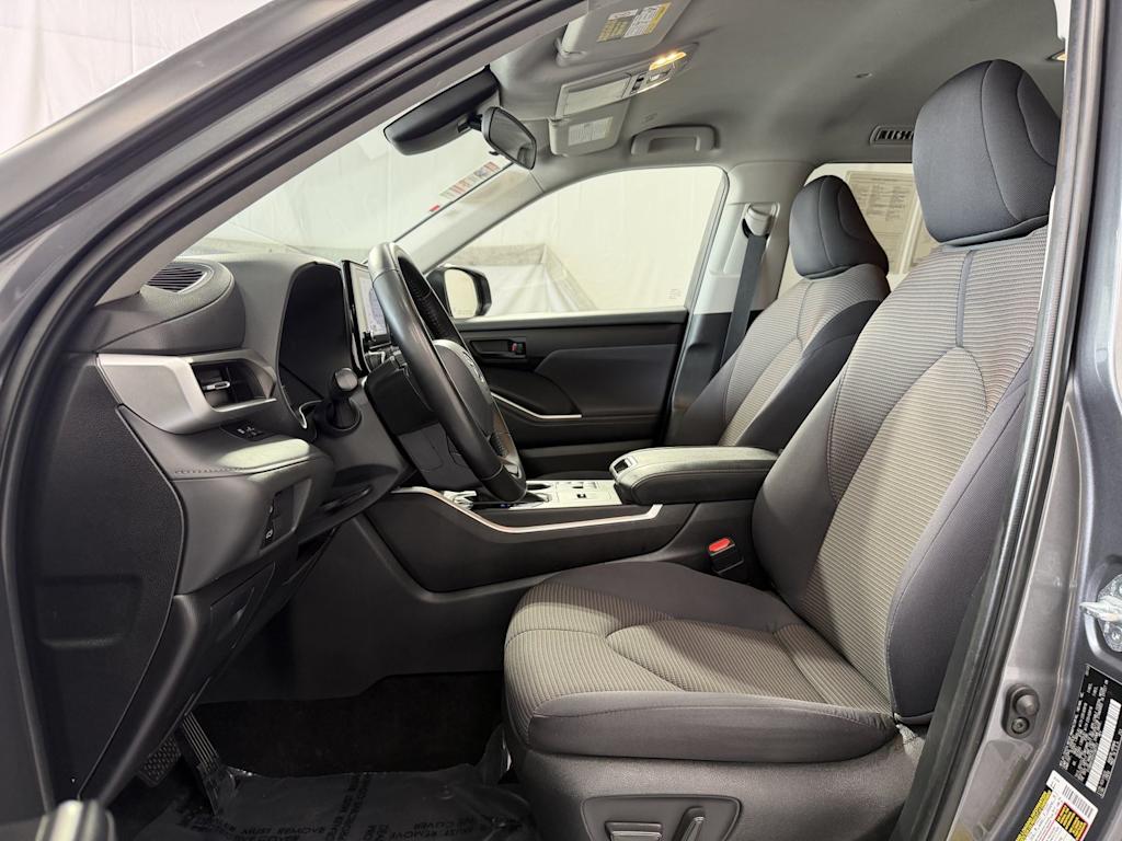 Thumbnail: 2023 Toyota Highlander - 9