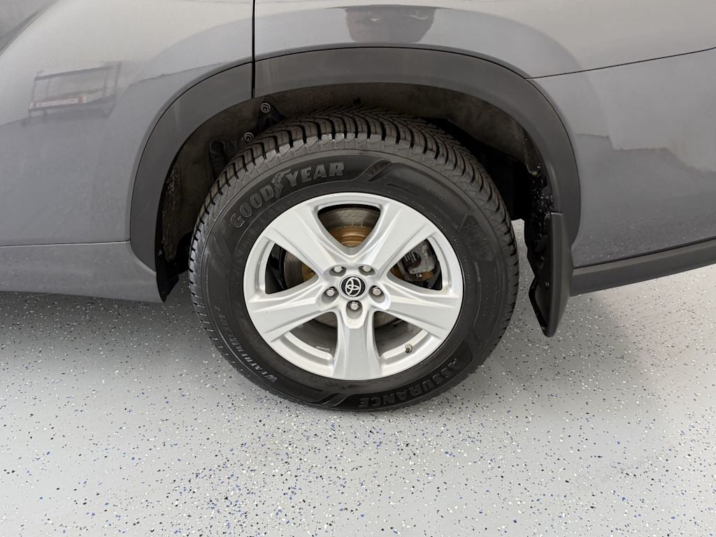 Thumbnail: 2023 Toyota Highlander - 7