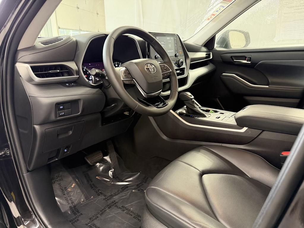 Thumbnail: 2021 Toyota Highlander - 2