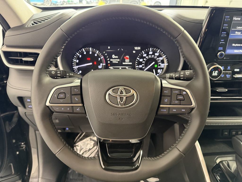 Thumbnail: 2021 Toyota Highlander - 11